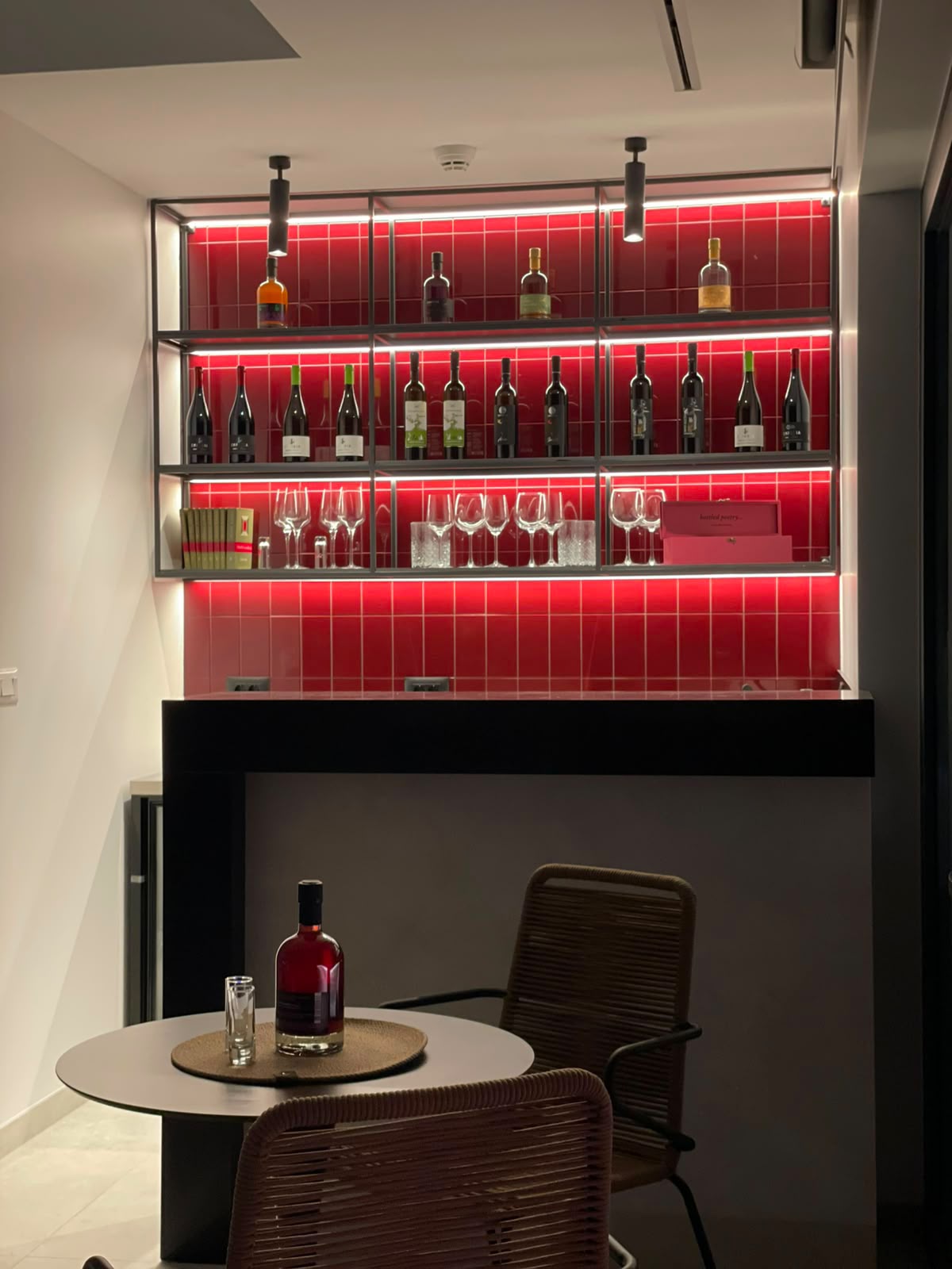 Wine lounge and bar